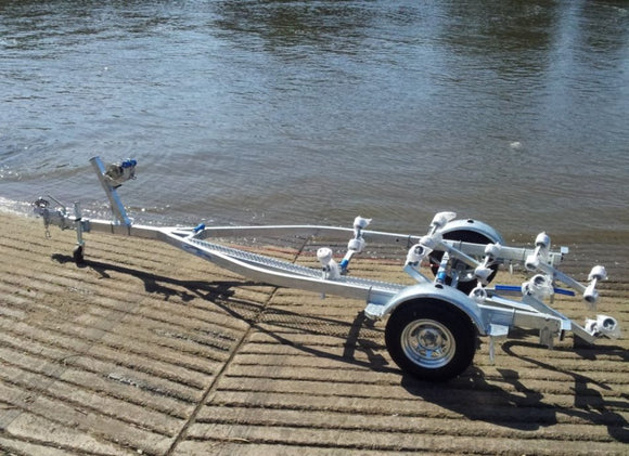 FIB5.5M14 GALVANISED BOAT TRAILER SINGLE AXLE BRAKED TO SUIT UP TO A 5.8mt HULL